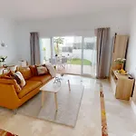 아파트 Paraiso Benahavis - Private Garden Ground Floor 에스테포나